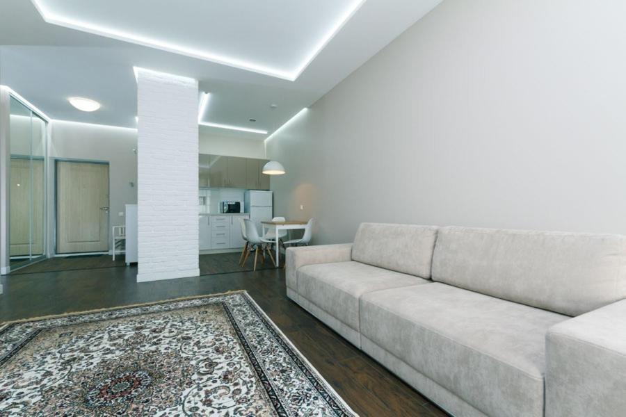 Квартира На Улице Деловая Kyiv Exterior photo